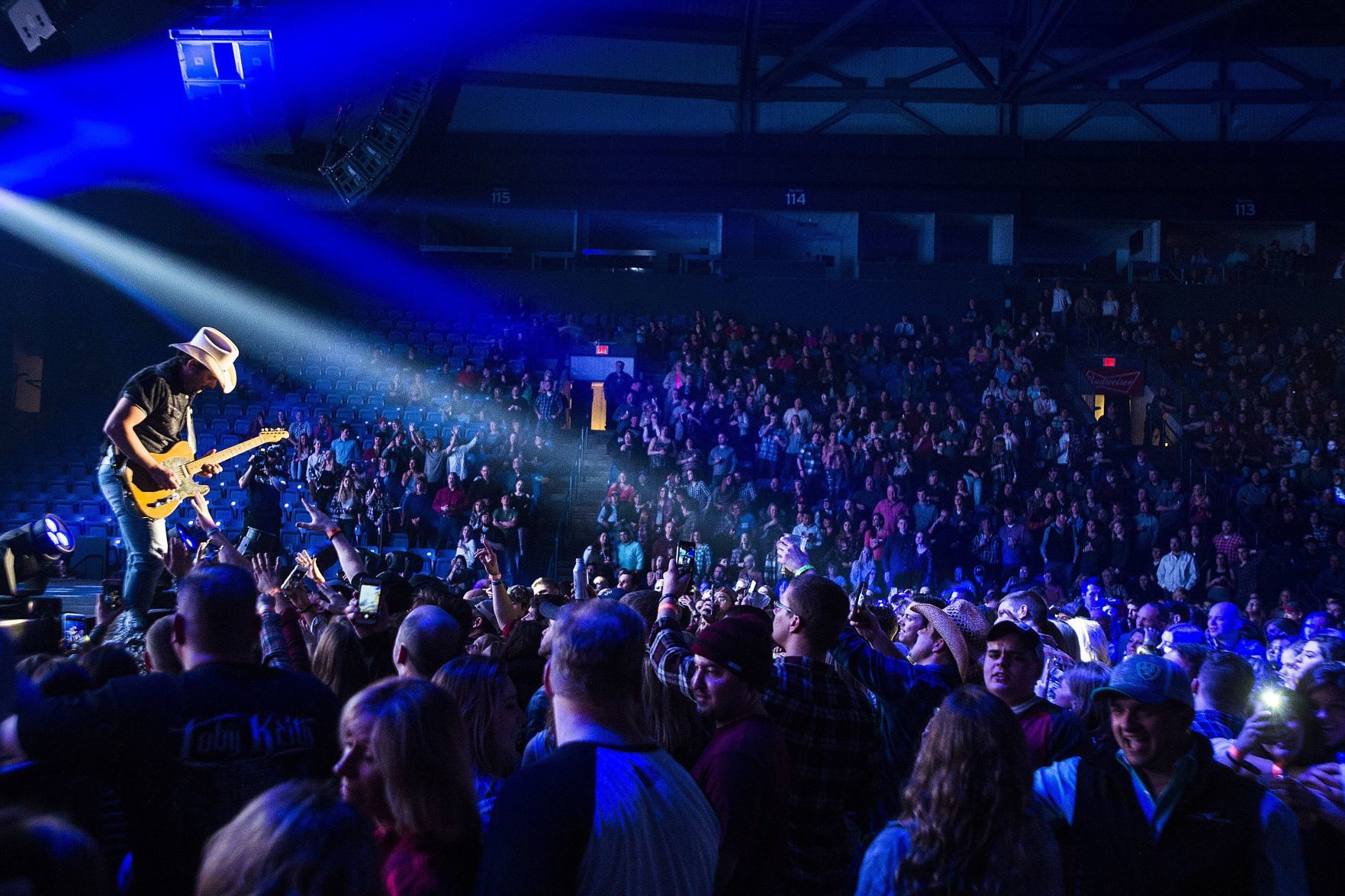 Paisley performs in Bloomington